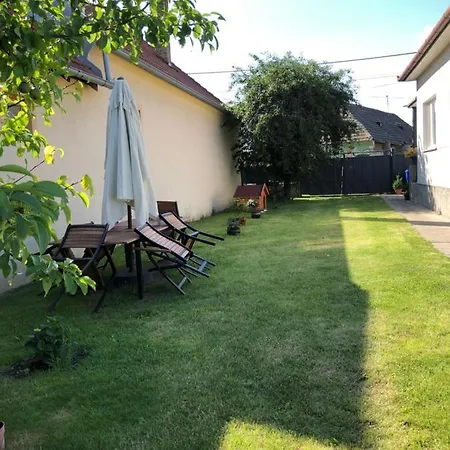 Villa Dolne Saliby Alojamento de Acomodação e Pequeno-almoço Dolne Saliby