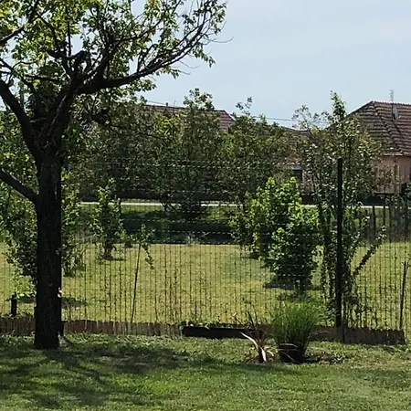 Villa Dolne Saliby Alojamento de Acomodação e Pequeno-almoço Dolne Saliby