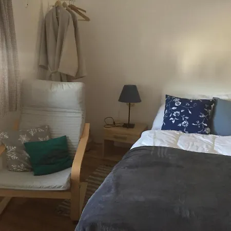 Alojamento de Acomodação e Pequeno-almoço Villa Dolne Saliby *