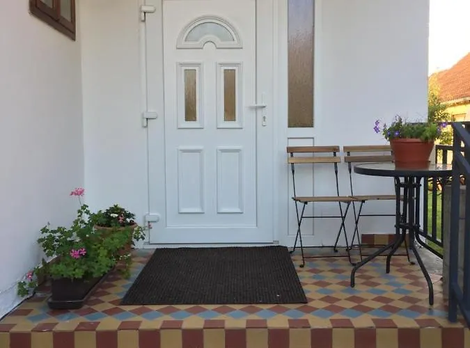 Villa Dolne Saliby * Alsószeli